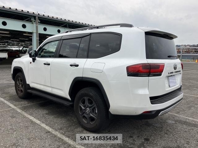 Toyota LAND CRUISER 2025-09 8055845-1