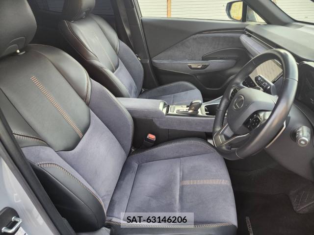 Lexus LBX 2024-02 8055669-11