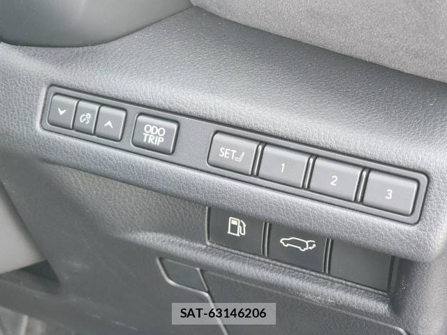 Lexus LBX 2024-02 8055669-19