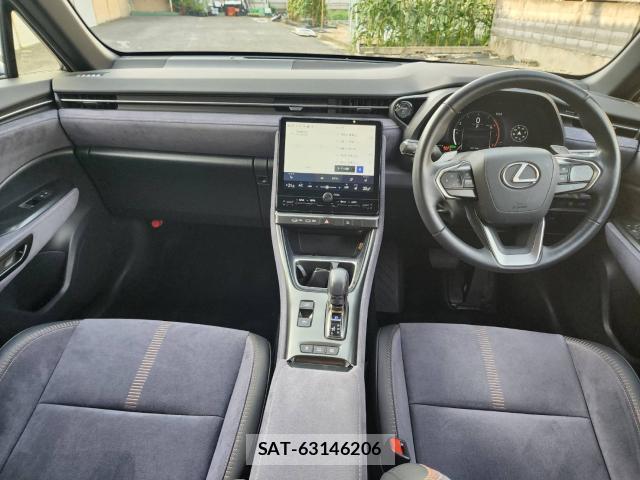 Lexus LBX 2024-02 8055669-2