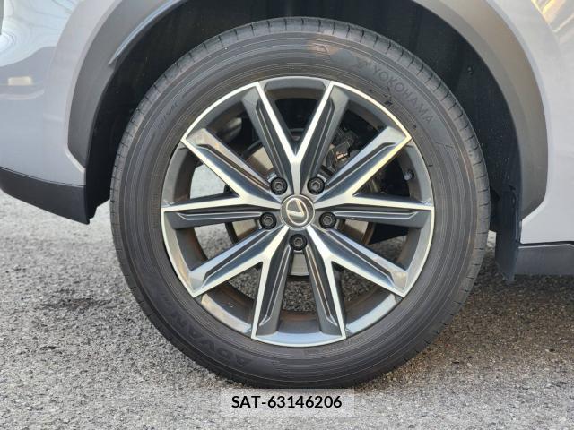 Lexus LBX 2024-02 8055669-3