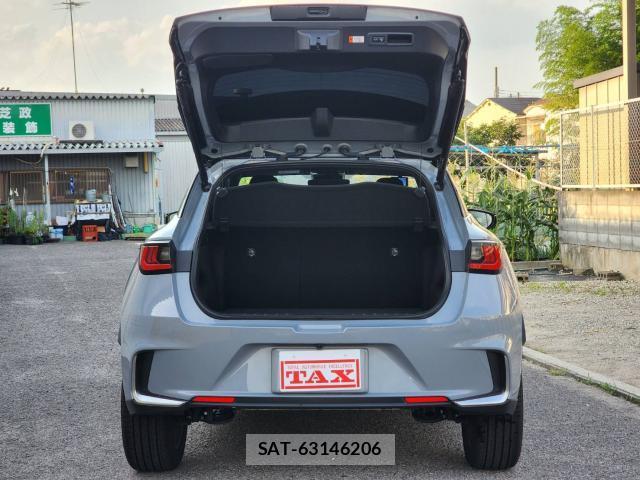 Lexus LBX 2024-02 8055669-6
