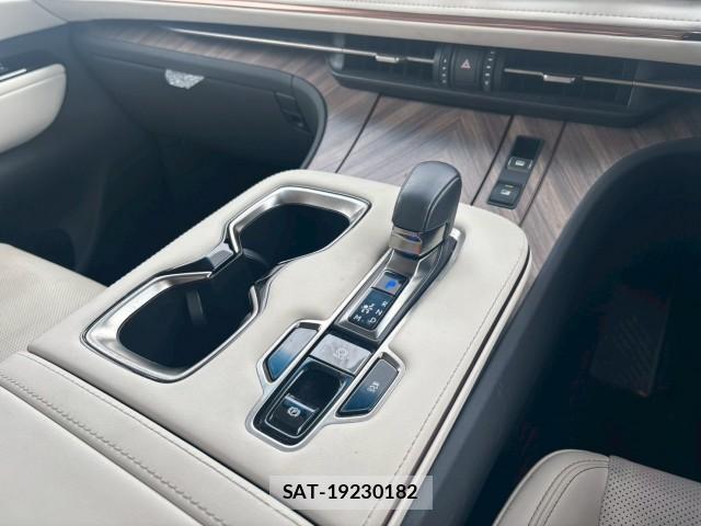 Lexus LM 2024-03 8054469-14