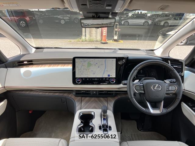 Lexus LM 2025-02 8055855-2