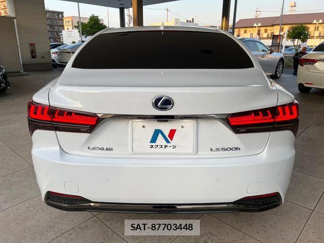 Lexus LS 2021-06 8055447-16