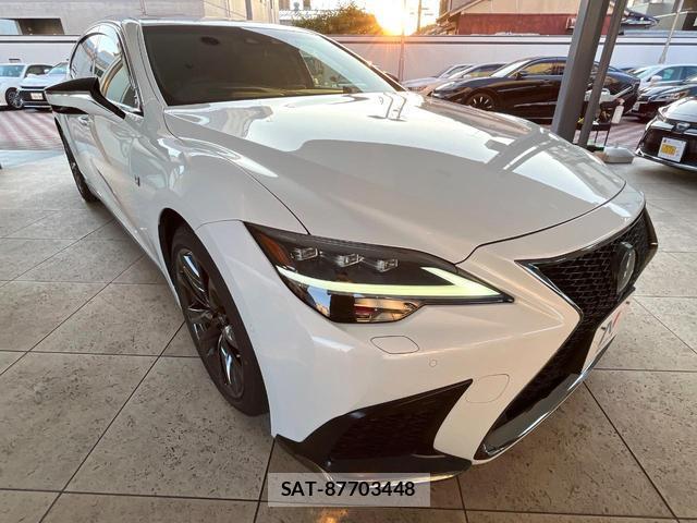 Lexus LS 2021-06 8055447-17
