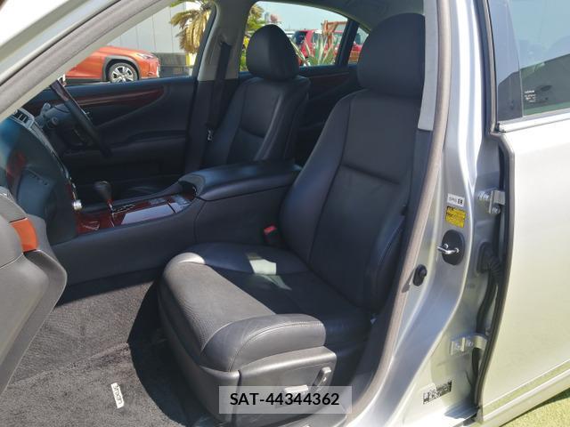 Lexus LS 2010-04 8056038-10