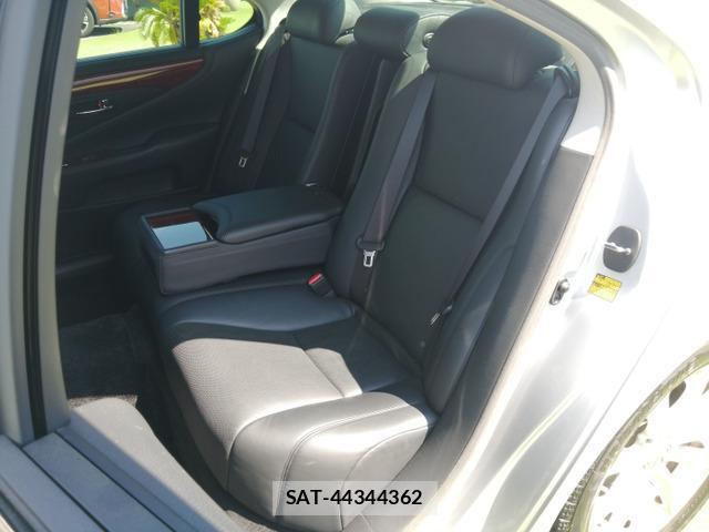 Lexus LS 2010-04 8056038-11