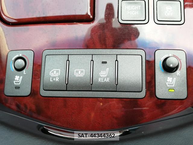 Lexus LS 2010-04 8056038-15