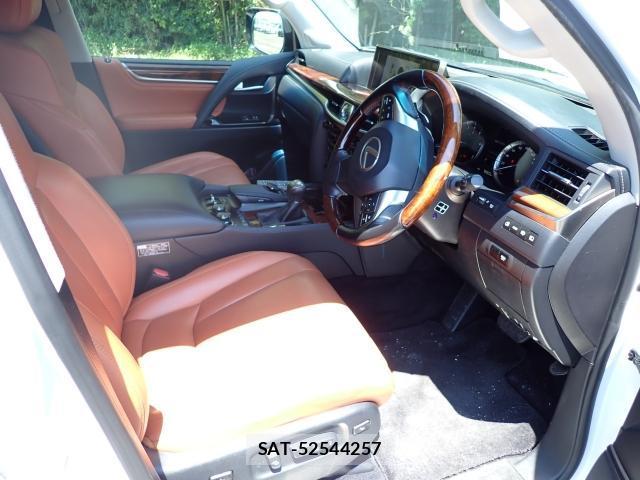 Lexus LX 2016-10 8055416-2