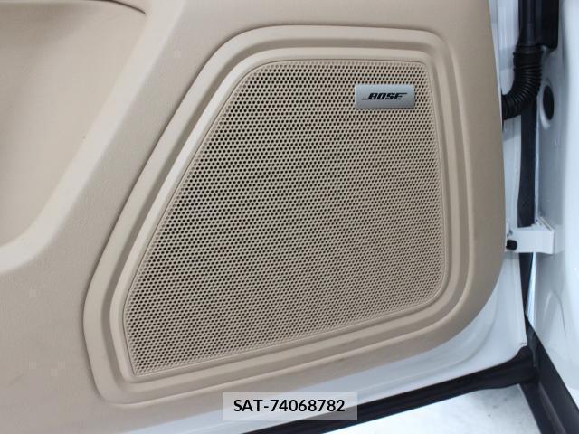 Porsche MACAN 2022-11 8054229-11