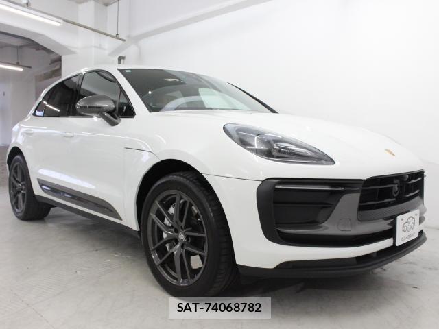 Porsche MACAN 2022-11 8054229-12