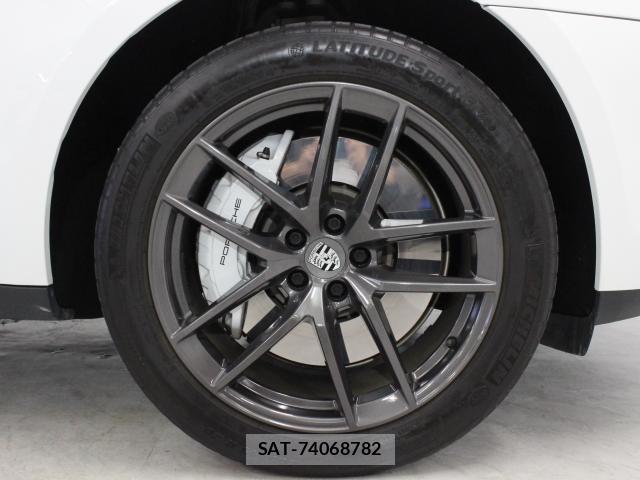 Porsche MACAN 2022-11 8054229-16