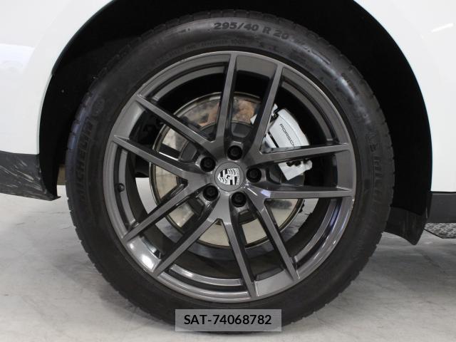 Porsche MACAN 2022-11 8054229-17