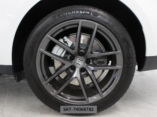 Porsche MACAN 2022-11 8054229-18