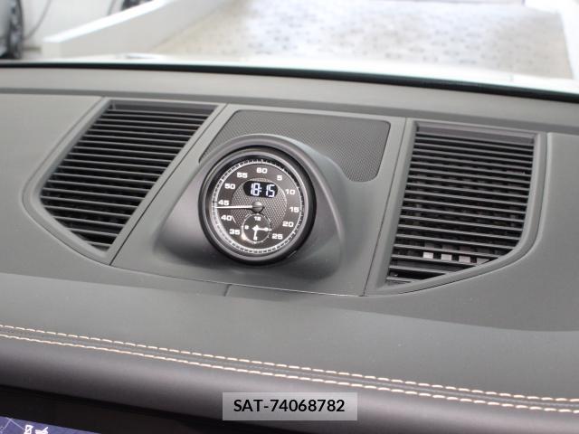 Porsche MACAN 2022-11 8054229-3