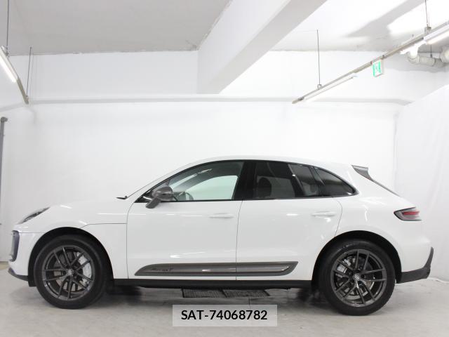 Porsche MACAN 2022-11 8054229-4