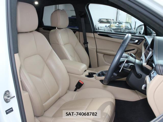 Porsche MACAN 2022-11 8054229-5
