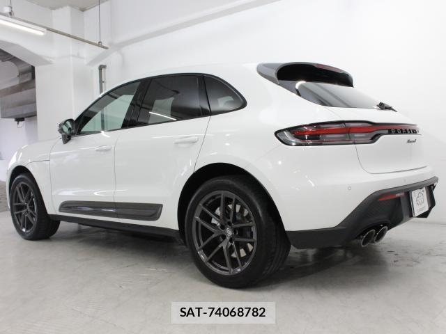 Porsche MACAN 2022-11 8054229-6