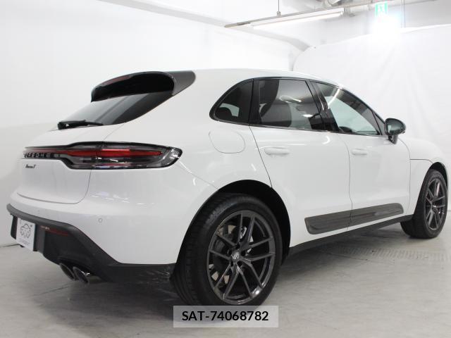 Porsche MACAN 2022-11 8054229-8