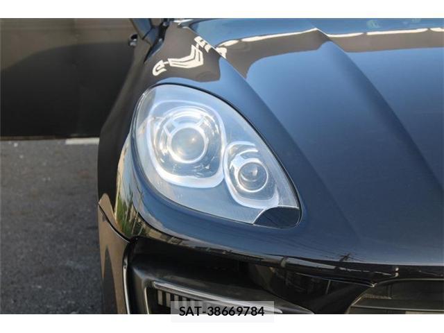 Porsche MACAN 2015-02 8054950-10
