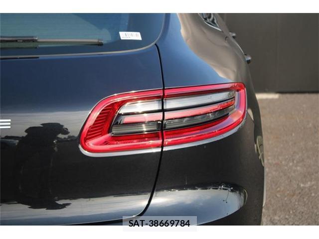 Porsche MACAN 2015-02 8054950-11