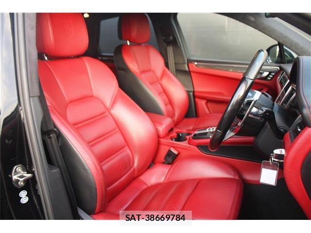 Porsche MACAN 2015-02 8054950-13