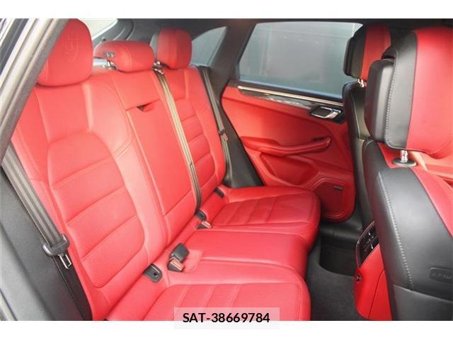 Porsche MACAN 2015-02 8054950-14