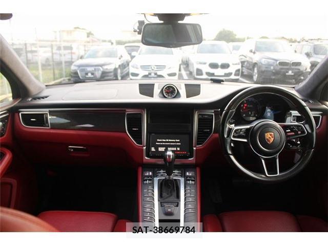 Porsche MACAN 2015-02 8054950-16