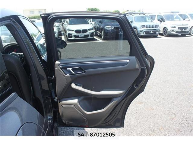 Porsche MACAN 2019-07 8054949-17