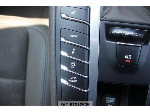 Porsche MACAN 2019-07 8054949-5
