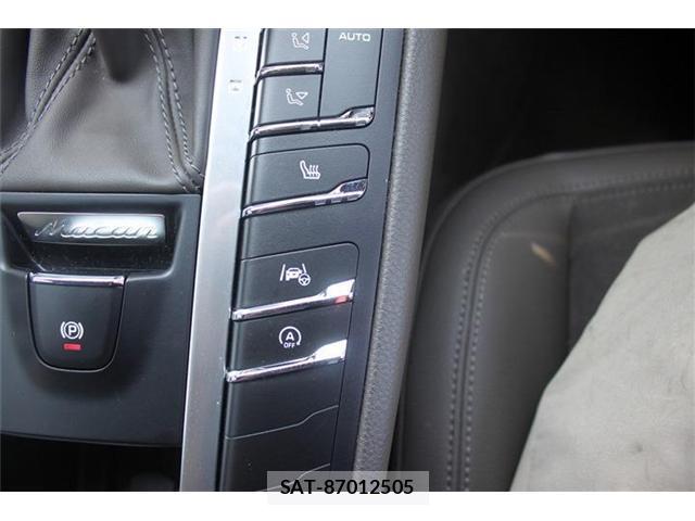 Porsche MACAN 2019-07 8054949-6