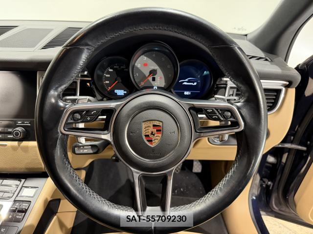 Porsche MACAN 2016-10 8055692-6