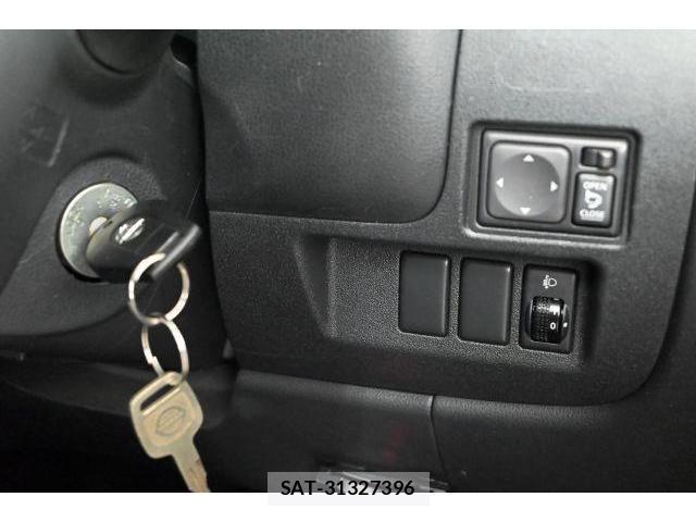 Nissan MARCH 2012-11 8055711-15
