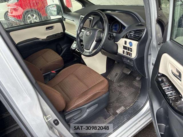 Toyota NOAH 2019-10 8053350-10