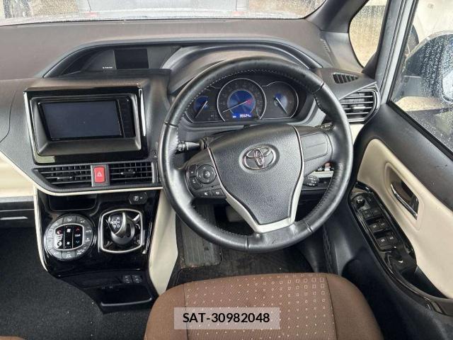 Toyota NOAH 2019-10 8053350-2
