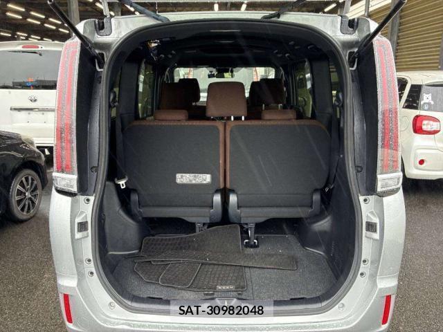 Toyota NOAH 2019-10 8053350-7