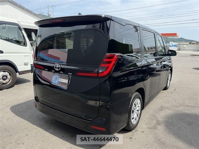 Toyota NOAH 2022-02 8053405-1