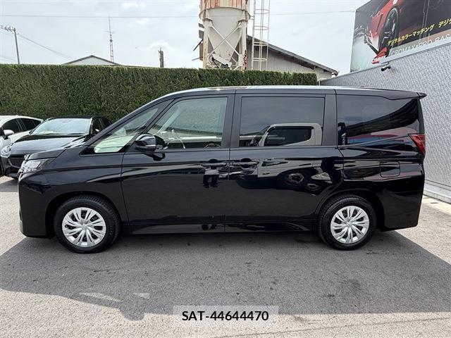 Toyota NOAH 2022-02 8053405-2