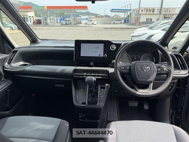 Toyota NOAH 2022-02 8053405-6