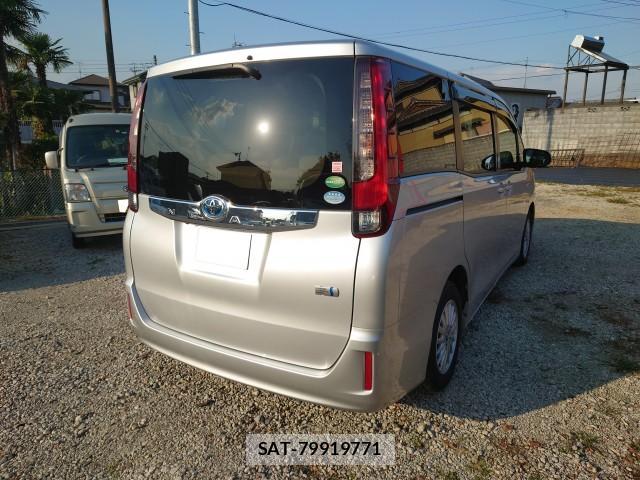 Toyota NOAH 2014-09 8053606-1