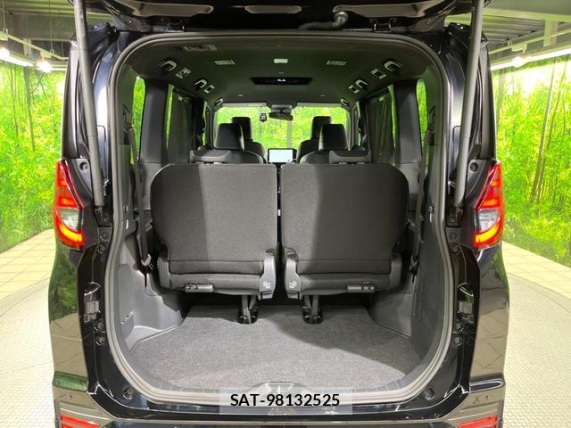 Toyota NOAH 2023-12 8053777-11