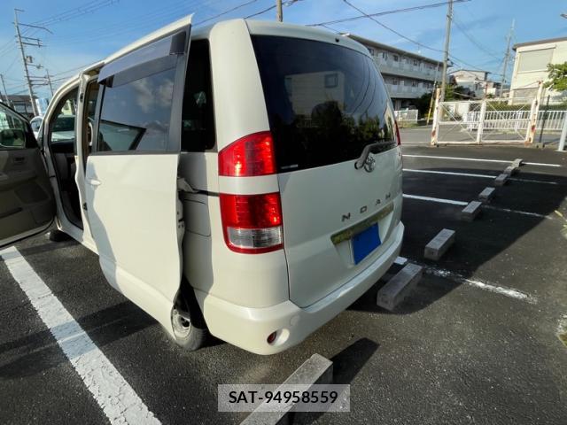 Toyota NOAH 2005-09 8053863-12