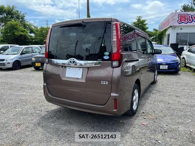 Toyota NOAH 2014-07 8054066-1