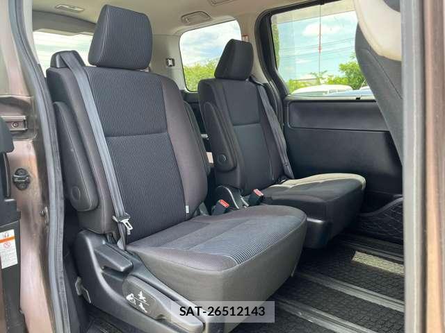 Toyota NOAH 2014-07 8054066-11