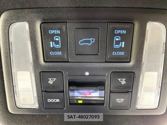 Toyota NOAH 2022-09 8054173-5