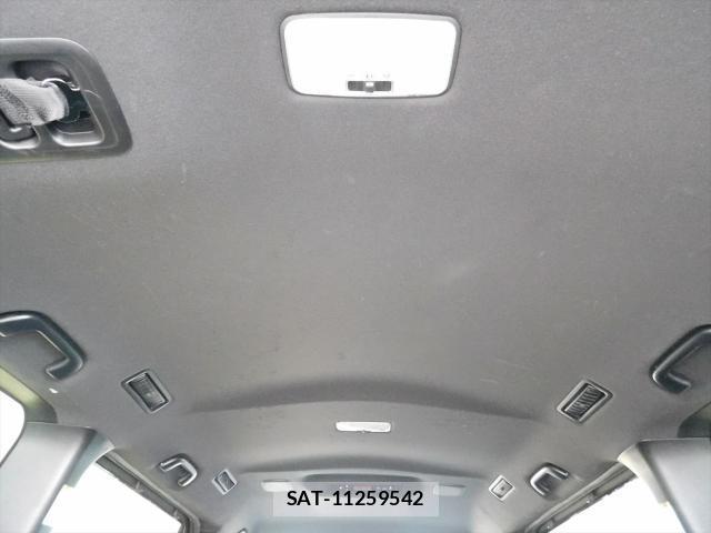 Toyota NOAH 2017-07 8054387-16