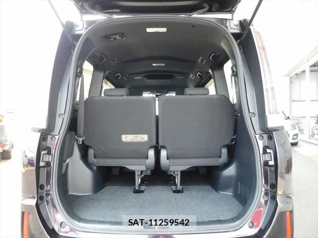 Toyota NOAH 2017-07 8054387-18