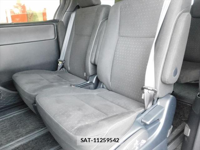 Toyota NOAH 2017-07 8054387-6