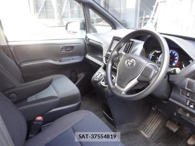 Toyota NOAH 2015-06 8054429-11